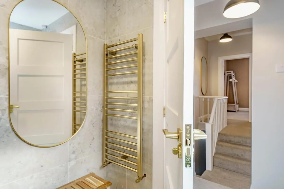 Belfast Stylish City Retreat 2Br דירה