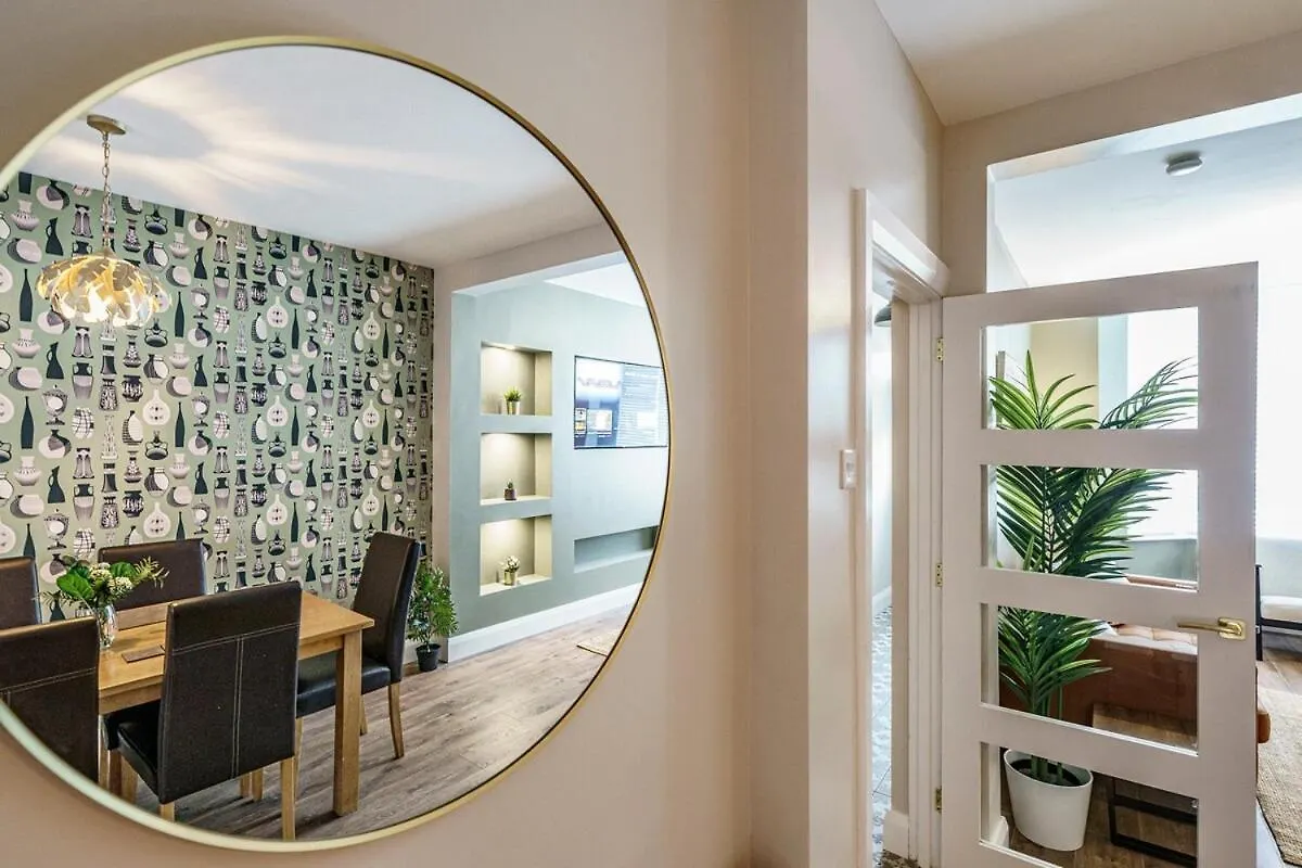 Belfast Stylish City Retreat 2Br בריטניה