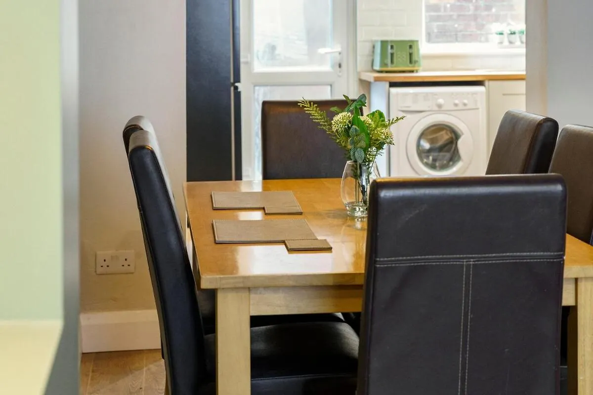 Belfast Stylish City Retreat 2Br