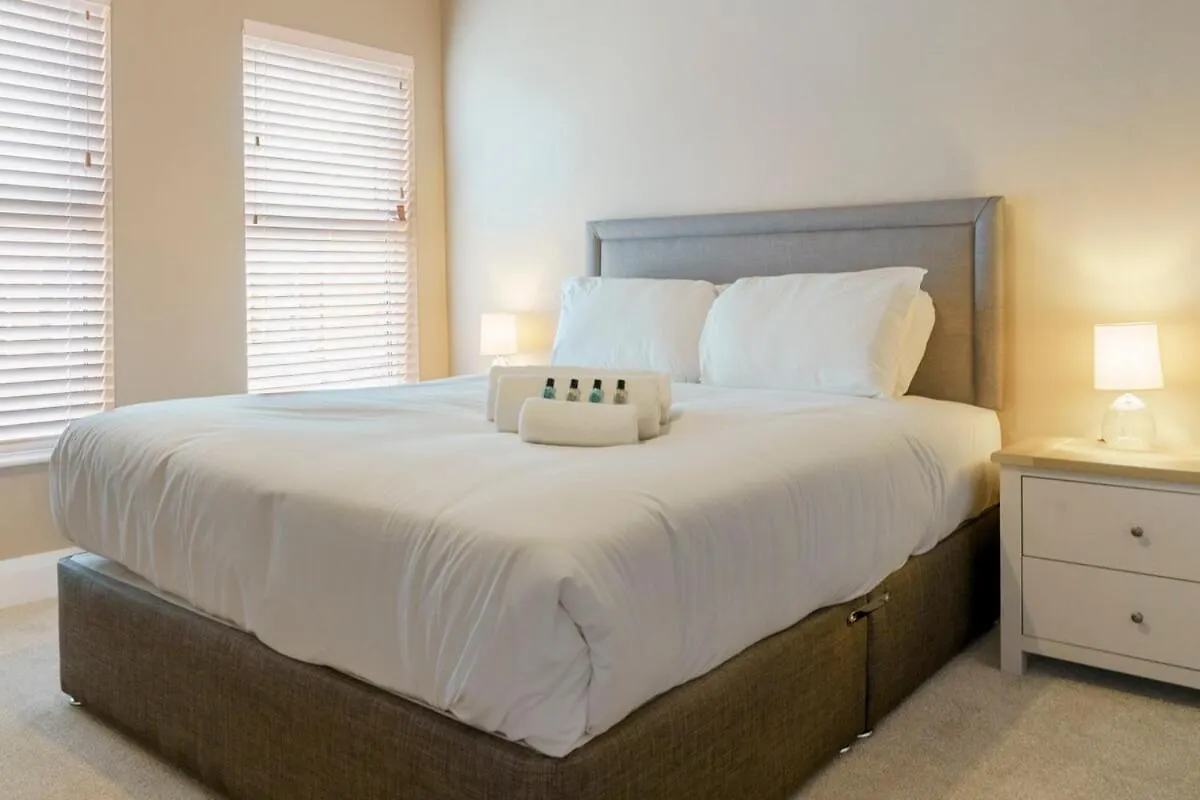 Belfast Stylish City Retreat 2Br דירה