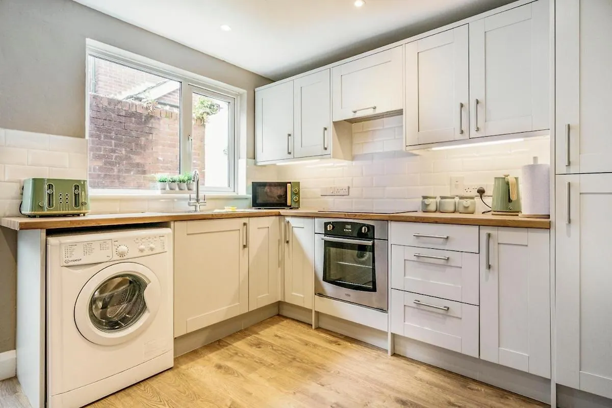Belfast Stylish City Retreat 2Br