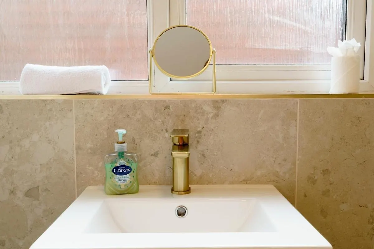 Belfast Stylish City Retreat 2Br