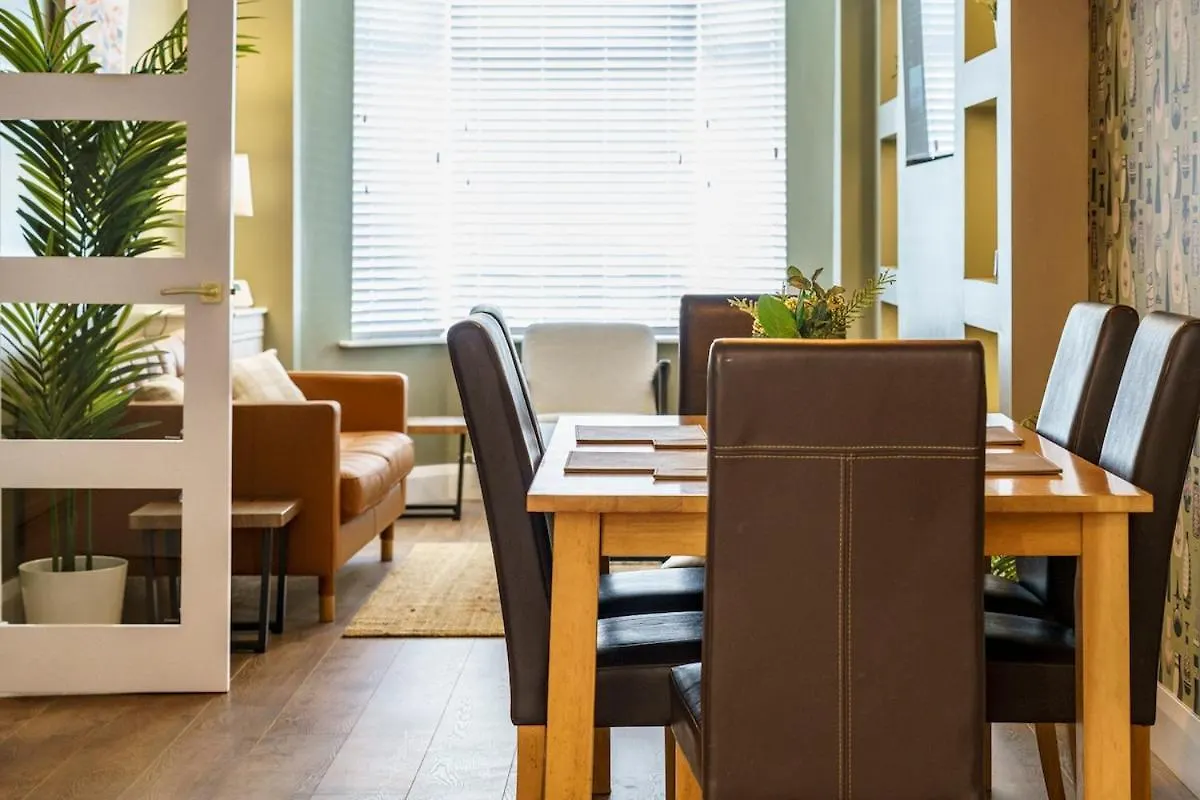 Belfast Stylish City Retreat 2Br