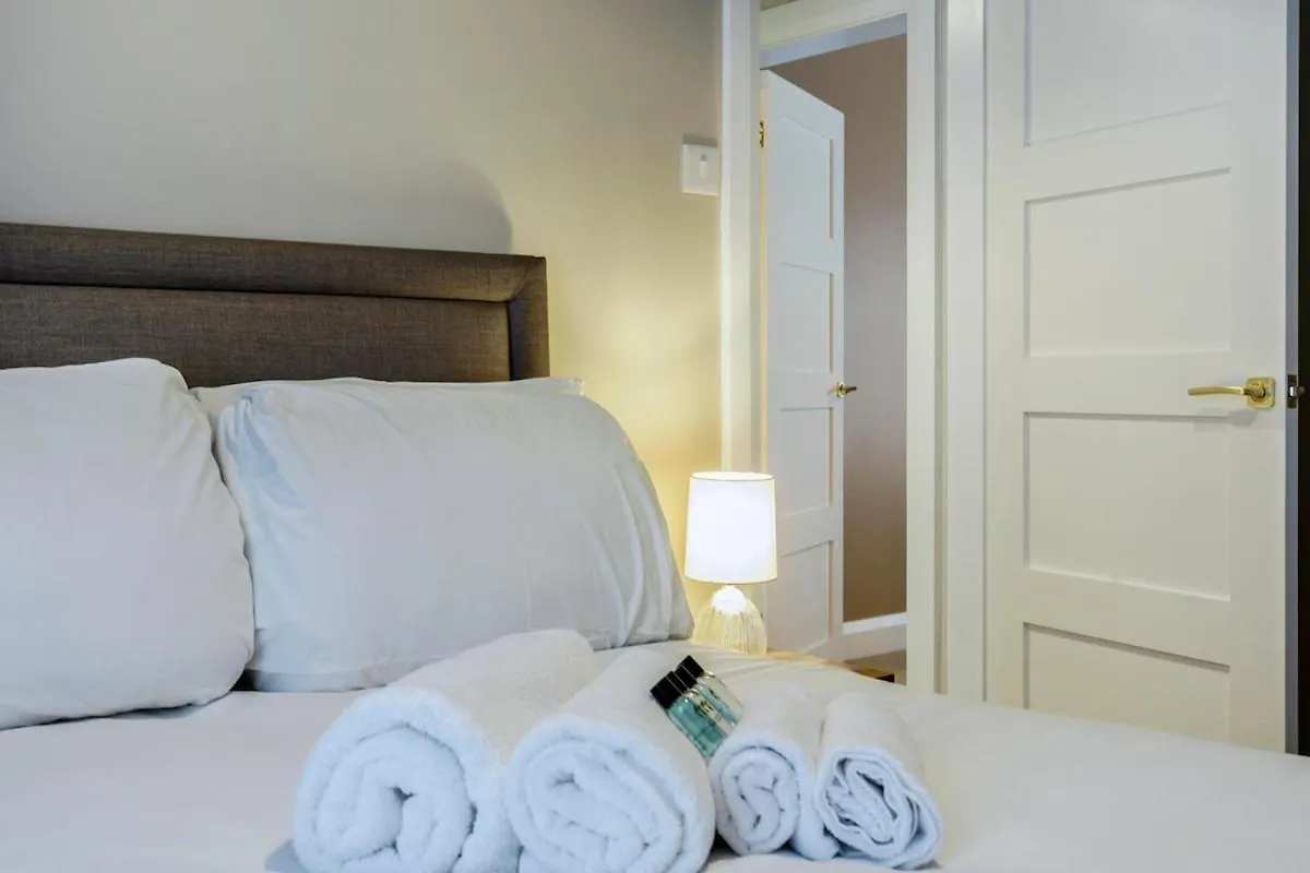 Belfast Stylish City Retreat 2Br